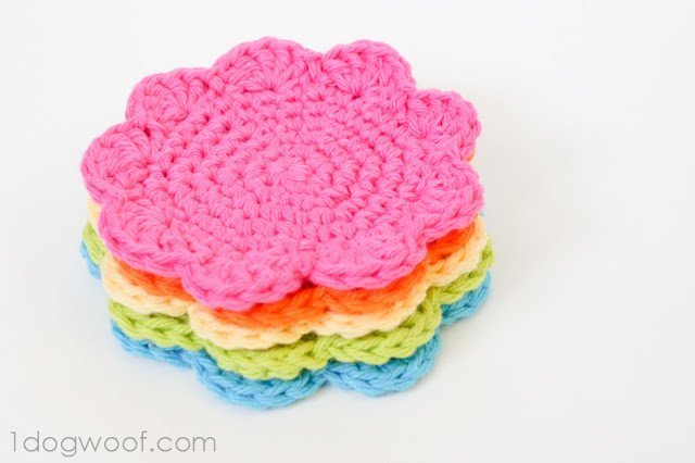 21 Cute and Quick Crochet Projects featured by top US crochet blog, Flamingo Toes: Flower Coasters Pattern | One Dog Woof | #freepattern