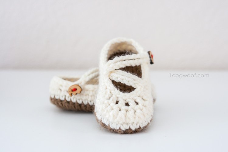 These mary janes are so cute!  | www.1dogwoof.com