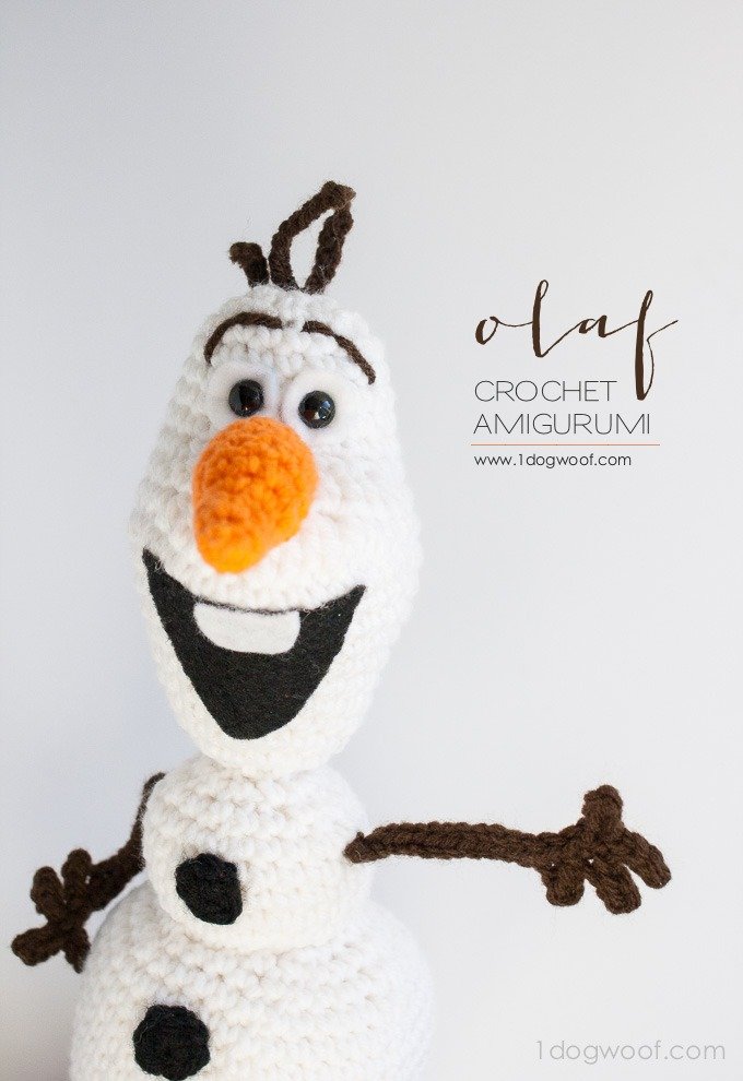 I can't stand the cuteness!  Adorable Olaf FRozen crochet pattern, and it's free!  | www.1dogwoof.com