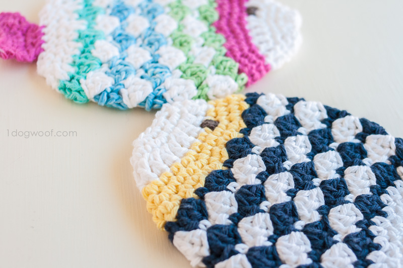 Crochet fish scrubbie washcloths | www.1dogwoof.com