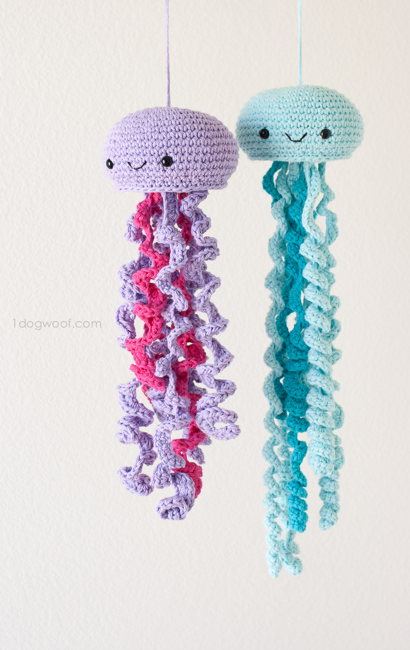 Cute crochet jellyfish, FREE pattern! | www.1dogwoof.com