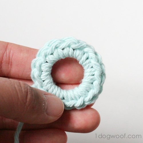 How to crochet seamless joins at www.1dogwoof.com