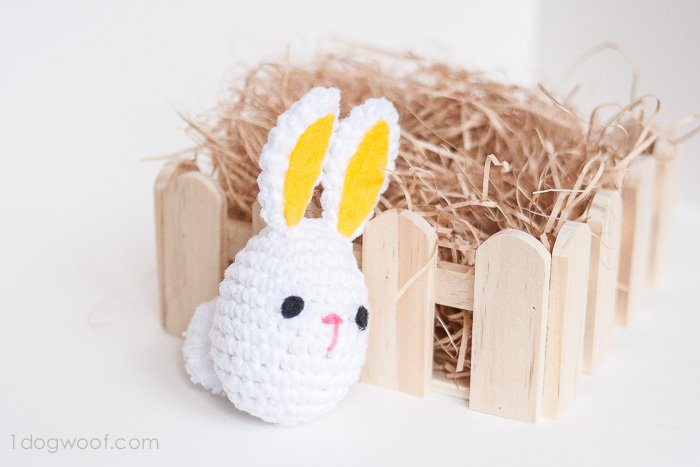 Crochet Easter Bunny | www.1dogwoof.com