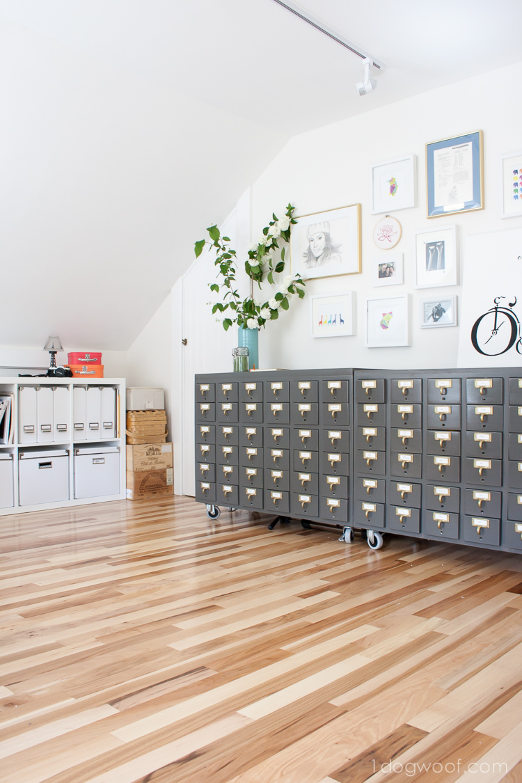 Check out this beautiful attic craft room reveal. Great office workspace | www.1dogwoof.com