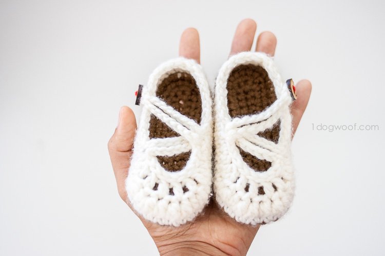 These mary janes can be made in any baby size | www.1dogwoof.com