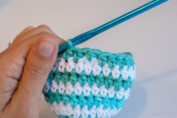 Invisible Half Double Crochet Decrease | www.1dogwoof.com