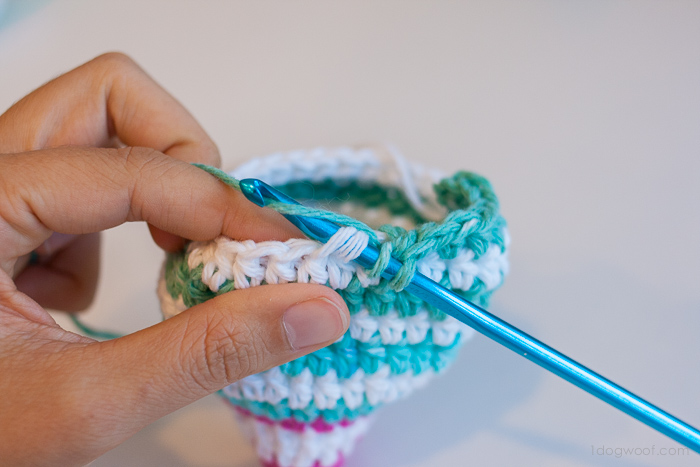 Invisible Half Double Crochet Decrease | www.1dogwoof.com