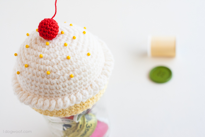 Top off a mason jar sewing kit with a cute crochet cupcake pincushion | www.1dogwoof.com
