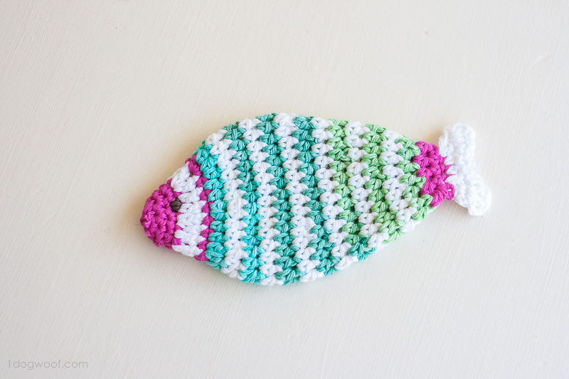 Striped Fish Scrubbie Crochet Pattern | www.1dogwoof.com