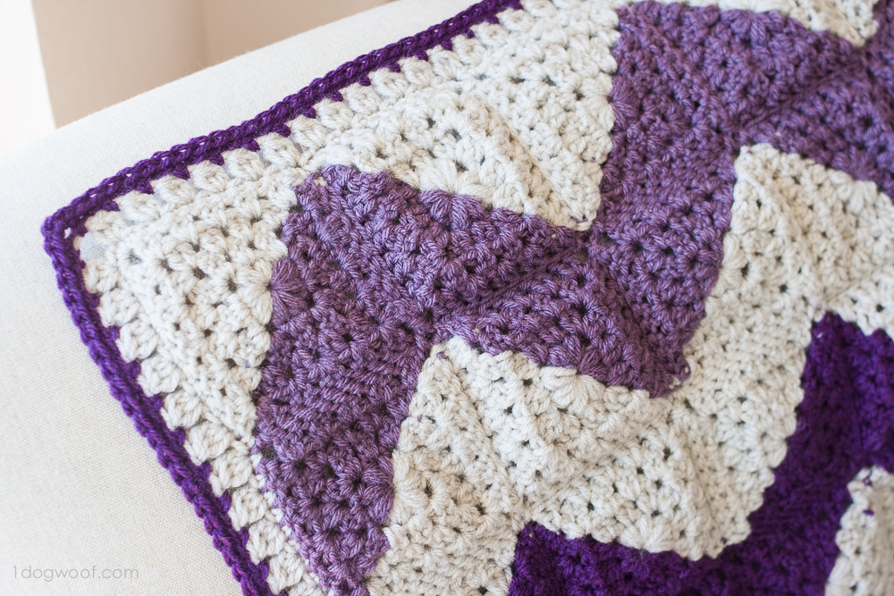 See how to make this unique chevron afghan using granny squares! | www.1dogwoof.com