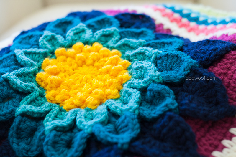 A crocodile flower afghan square in blue ombre. | www.1dogwoof.com