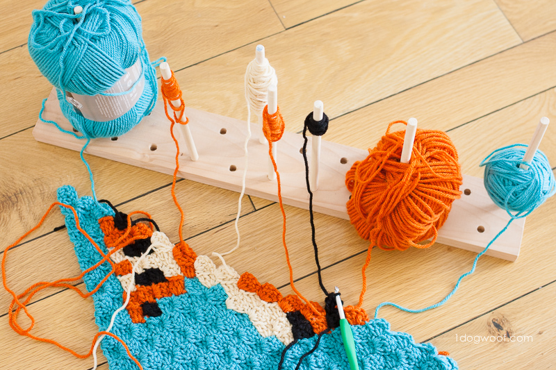diy gift idea - bobbin holder for yarn lovers