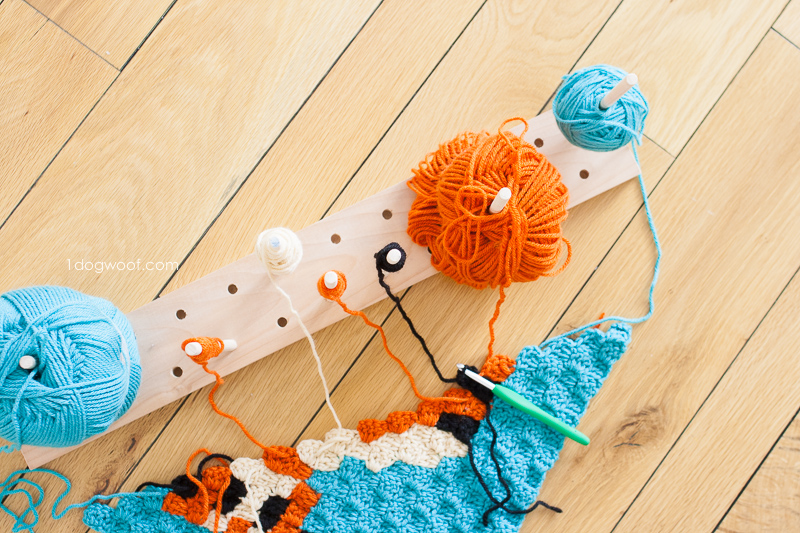 Modular crochet bobbin holder | www.1dogwoof.com