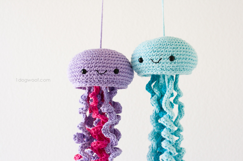 Cute crochet jellyfish, FREE pattern | www.1dogwoof.com