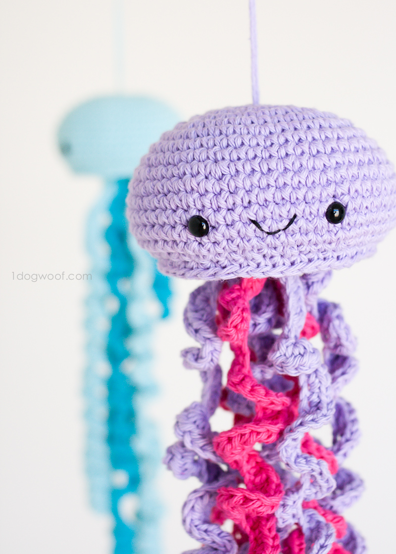 Adorable crochet jellyfish, FREE crochet pattern | www.1dogwoof.com