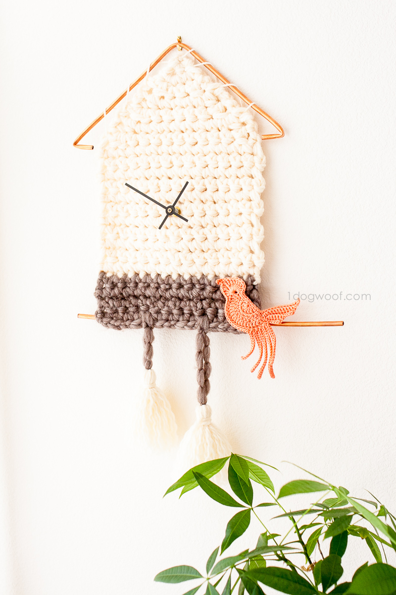 Make this simple and modern yarn cuckoo clock wall hanging that features a working clock mechanism!
