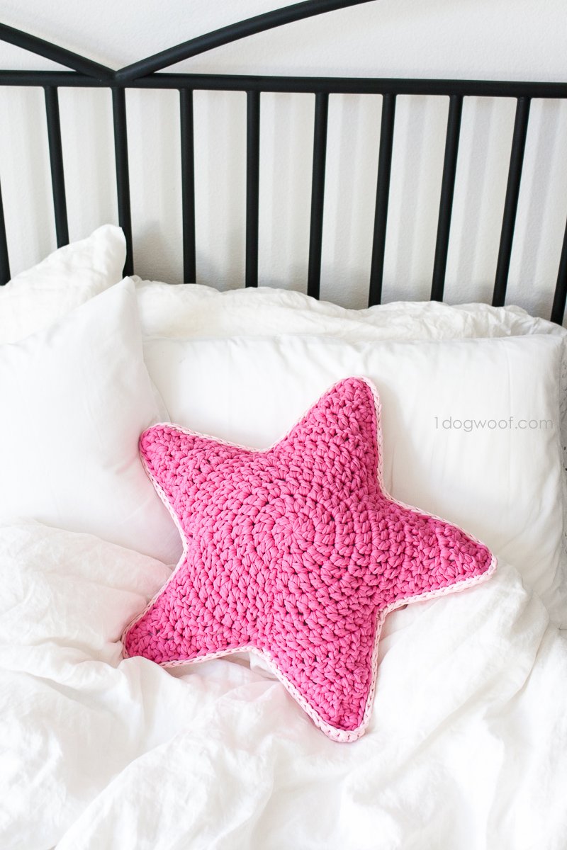 Crochet Sirius Star pillow using pink fabric or t-shirt yarn.