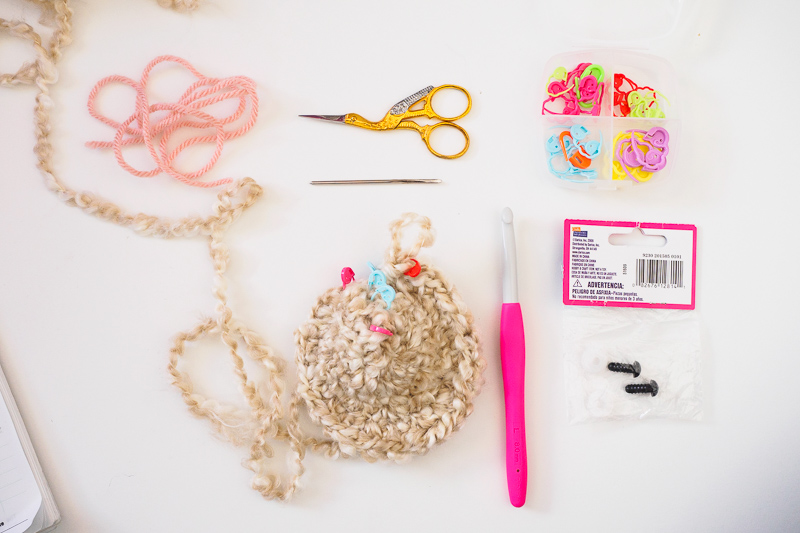 Tools needed when working with Lion Brand Homespun yarn