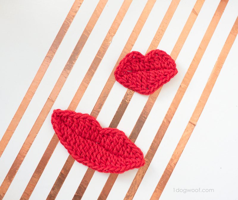 2 Crochet Lips Appliques for Photobooth Props