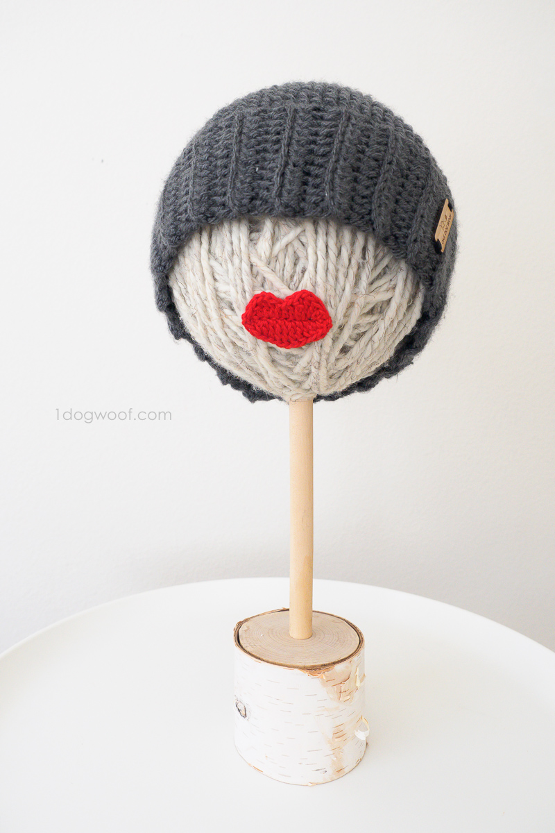 Easy DIY yarn ball craft fair hat stand